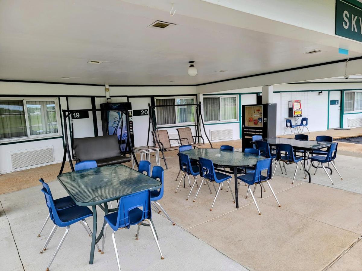 Skyview Motel - Prairie Du Sac エクステリア 写真