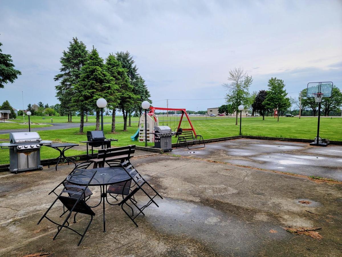 Skyview Motel - Prairie Du Sac エクステリア 写真