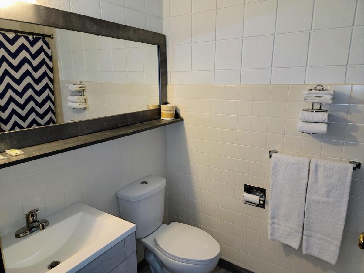 Skyview Motel - Prairie Du Sac エクステリア 写真