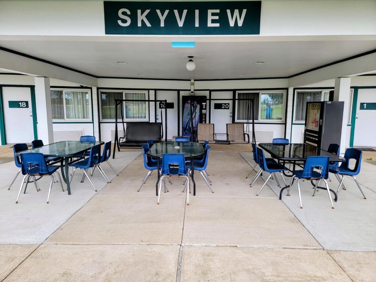 Skyview Motel - Prairie Du Sac エクステリア 写真